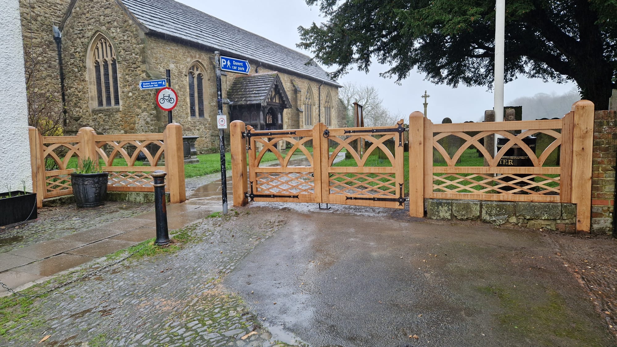 Wooden gates by Penchard